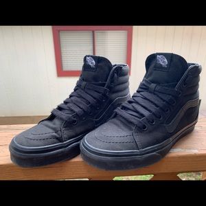 Black Sk8-Hi Vans